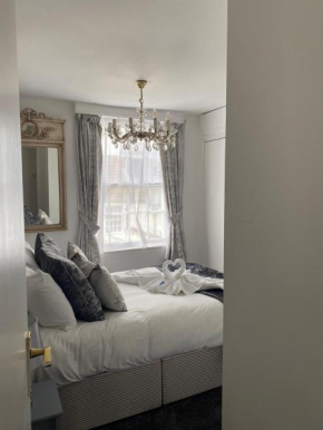 Beautiful Seaview 2 Bedroom Apartment